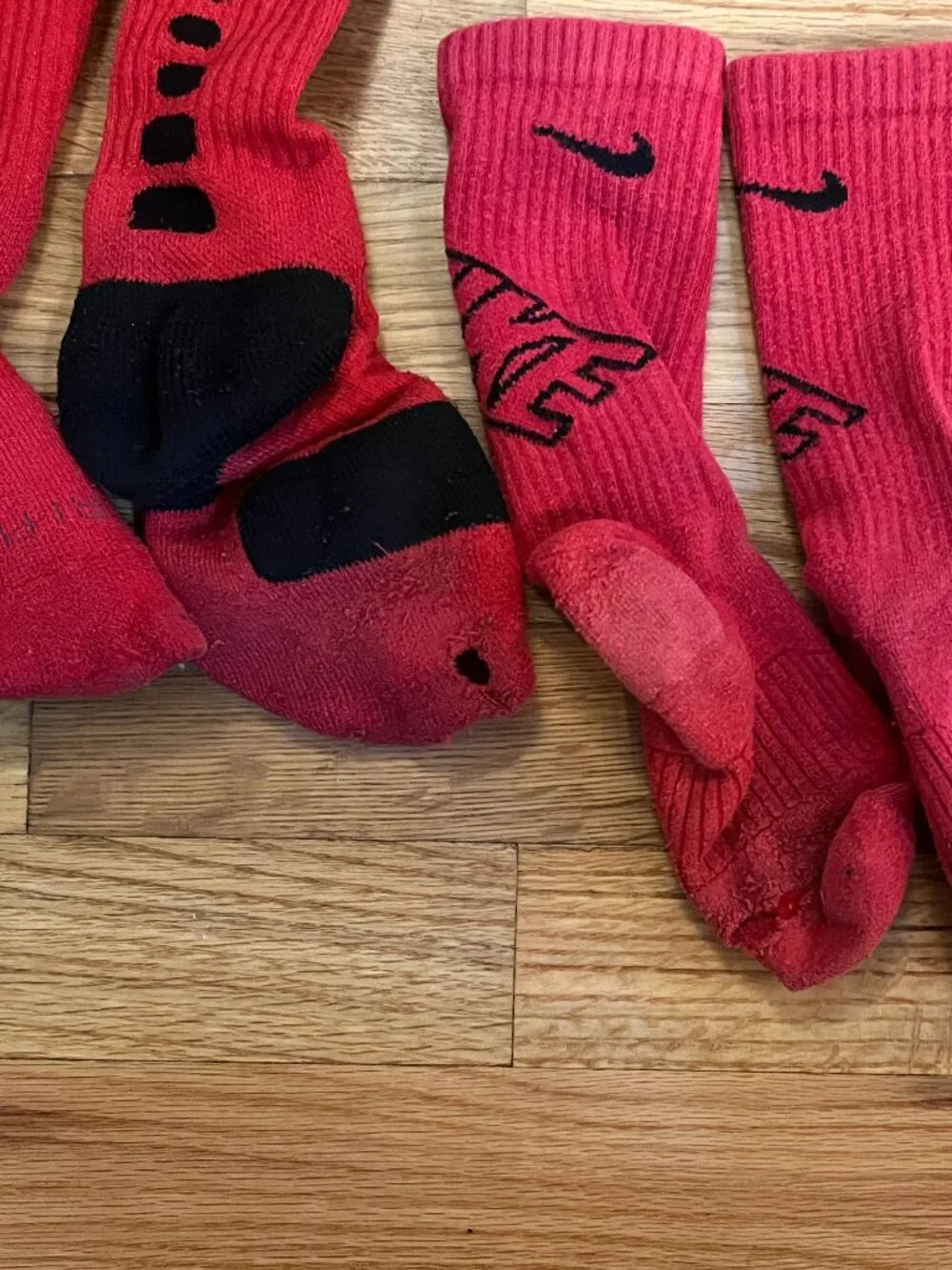 Lot of 3 pairs Men's Small 4-6 Nike Elite Basketball Crew Socks Red Black